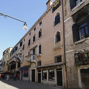 majestic-rialto-house.hotelinveneto.com/